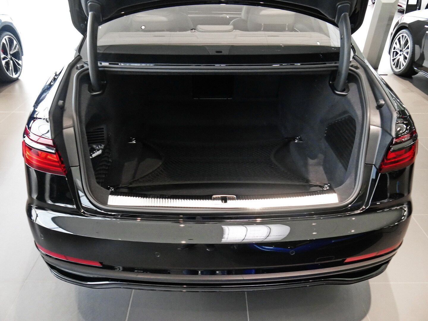 Audi A8 60 TFSI quattro S line - Samsaru's Car Outlet