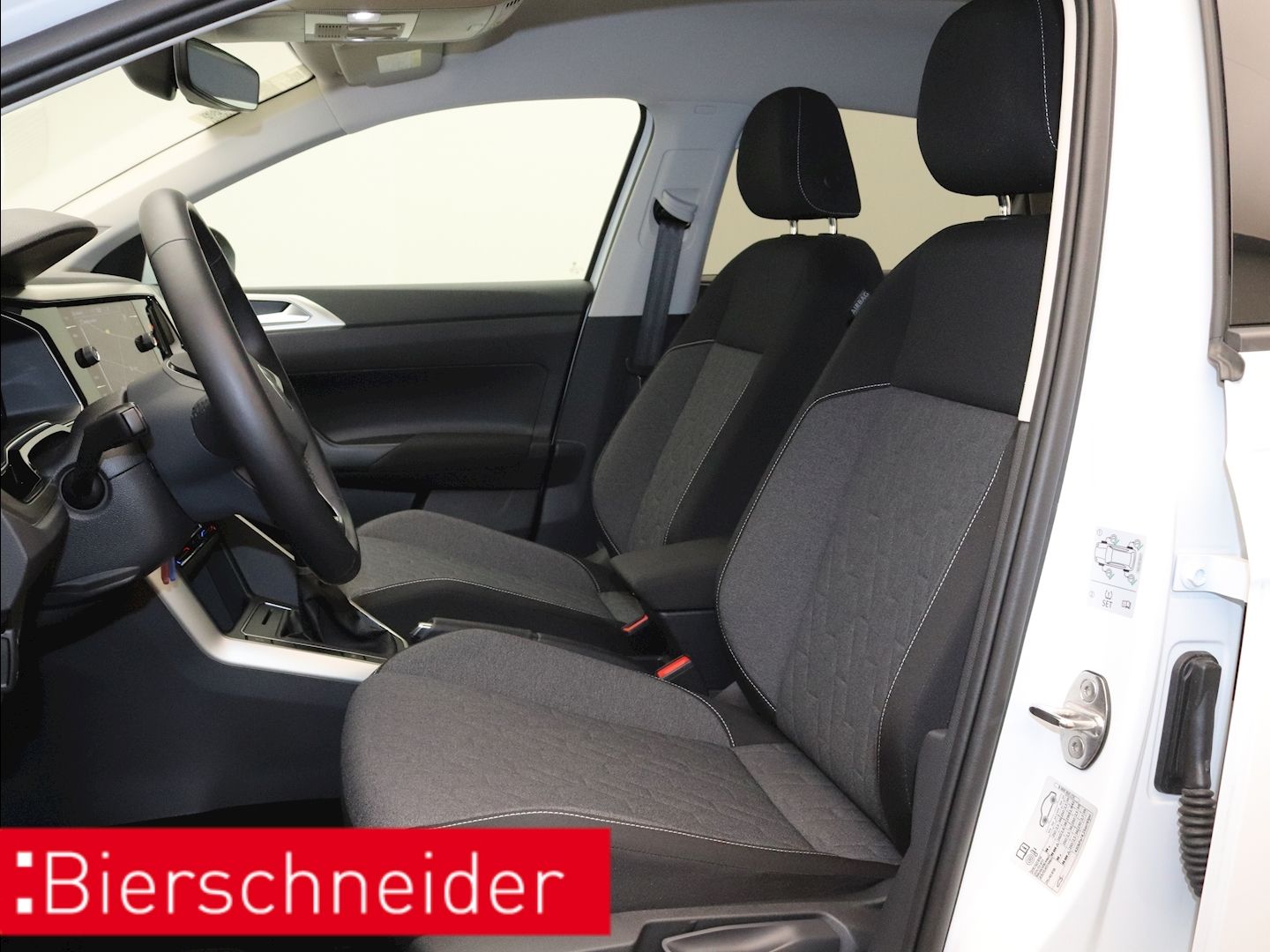 Volkswagen Taigo 1.0 TSI Move - Samsaru's Car Outlet