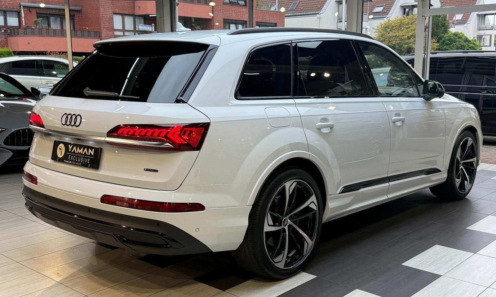 Audi Q7 55 TFSI e Q.*Pano*HuD*KeylessGO*Martrix*B&O