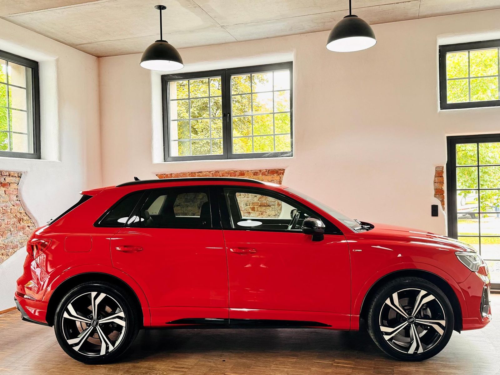 Audi Q3 45 TFSI S line - Samsaru's Car Outlet