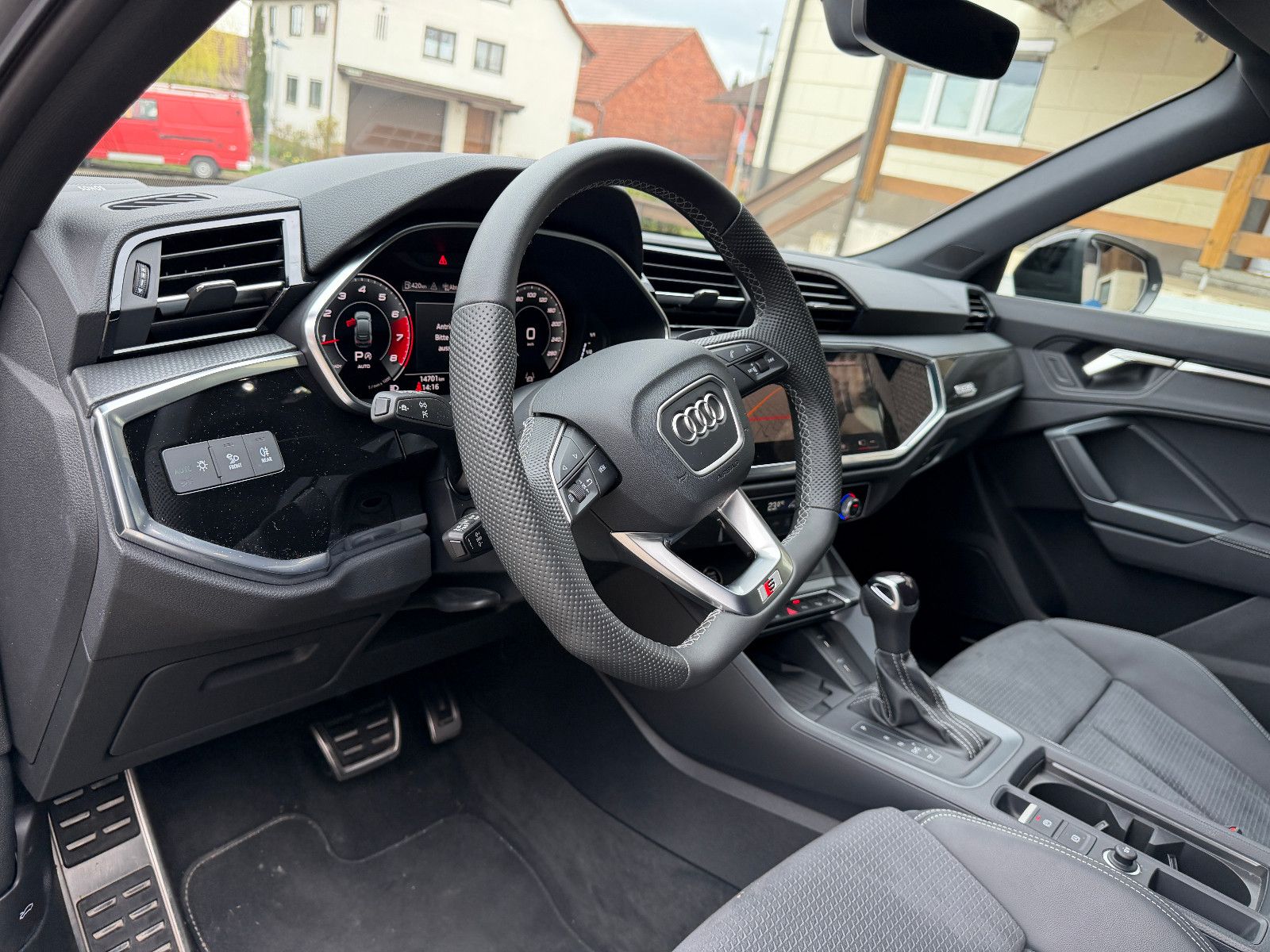 Audi Q3 Sportback 40 TFSI quattro S line, fast VOLL