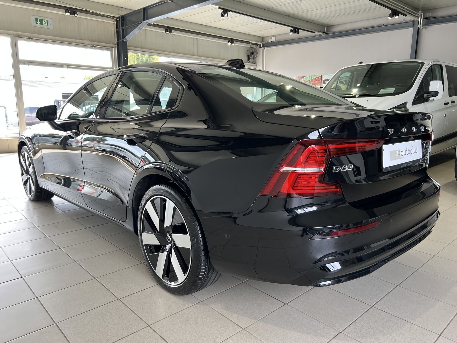 Volvo S60 T8 Ultimate Dark Recharge AWD B&W Massage
