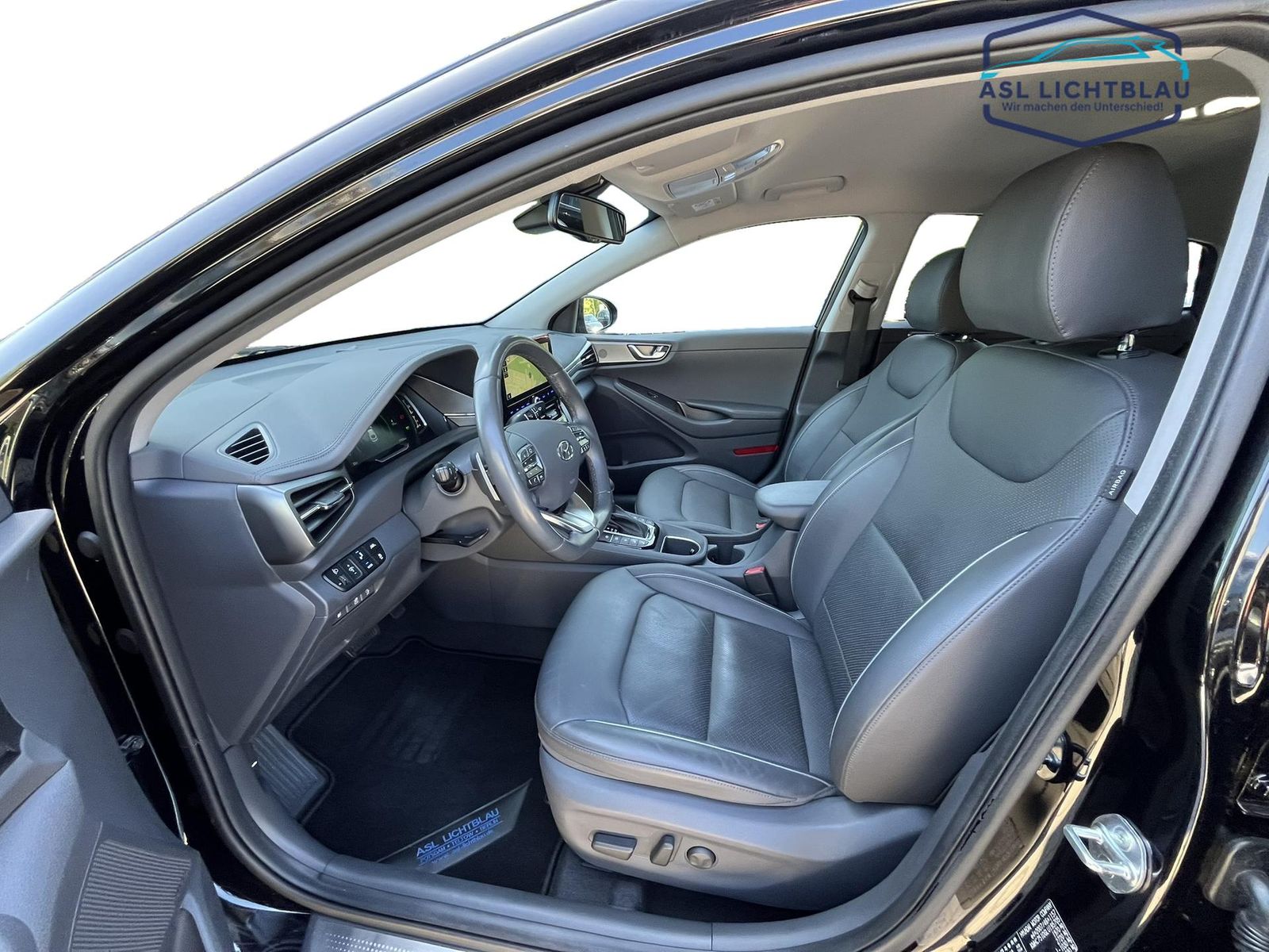Hyundai IONIQ Facelift Plug-In Hybrid Premium - Samsaru's Car Outlet