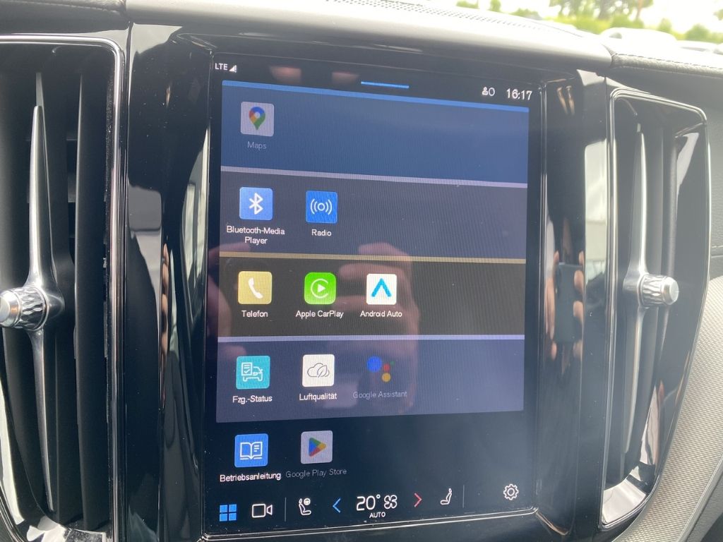 Volvo XC60 Ultra Black Edition Recharge Plug-In Hybrid