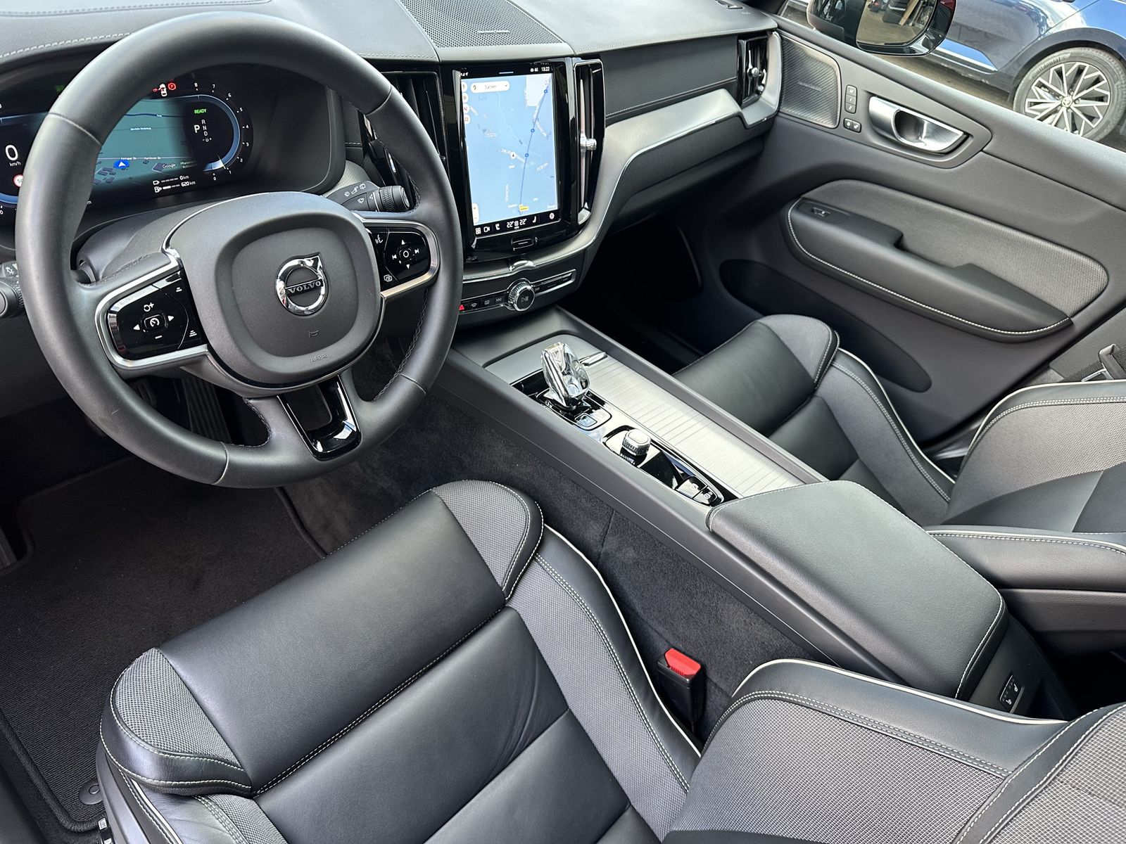 Volvo XC60 T8 AWD Ultimate Dark NAV+LED+360°+PANO+HUD