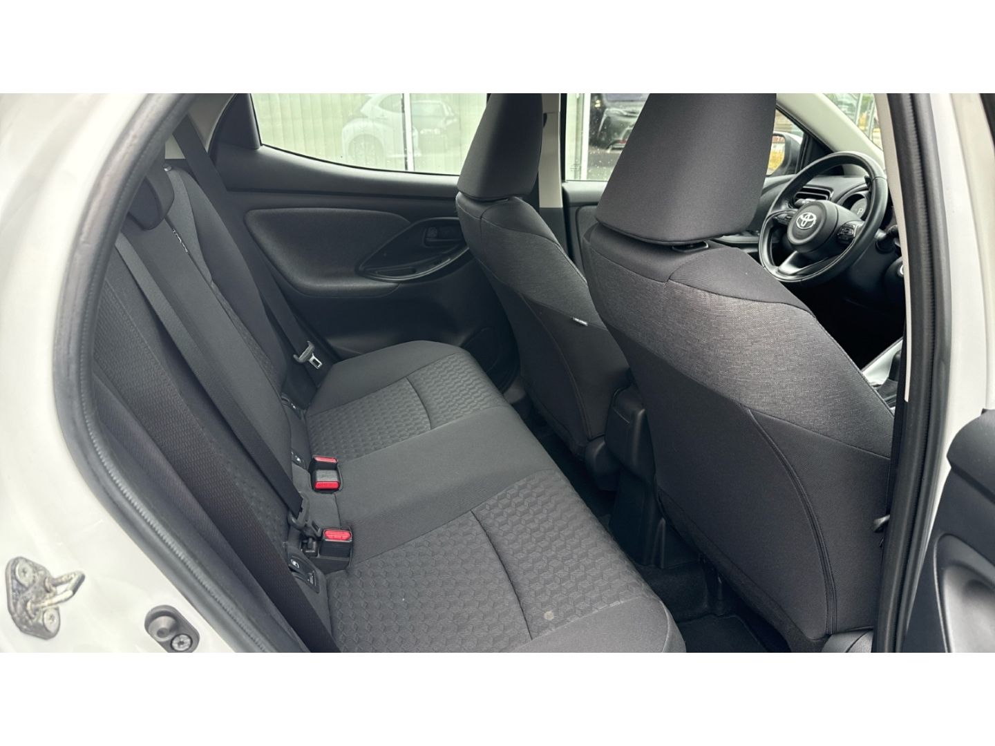 Toyota Yaris Hybrid Dual-VVT-iE - Samsaru's Car Outlet