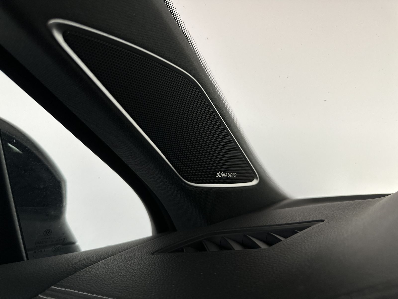 Volkswagen Touareg R-Line BLACK - Samsaru's Car Outlet