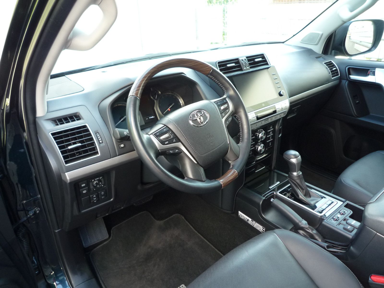 Toyota Land Cruiser TEC-Edition/360*/ACC/AHK/STHZ/LED