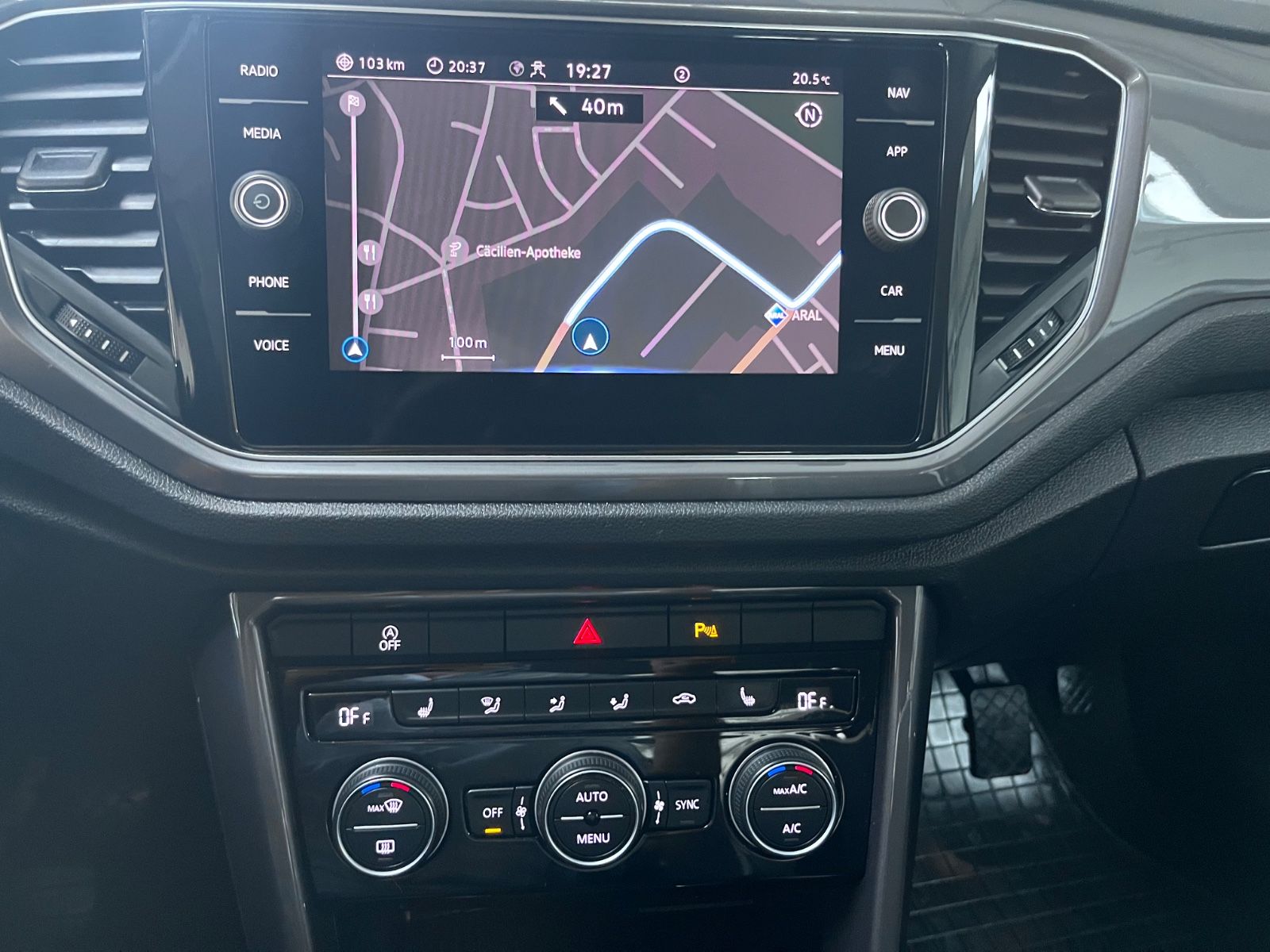 Volkswagen T-Roc Sport - Samsaru's Car Outlet