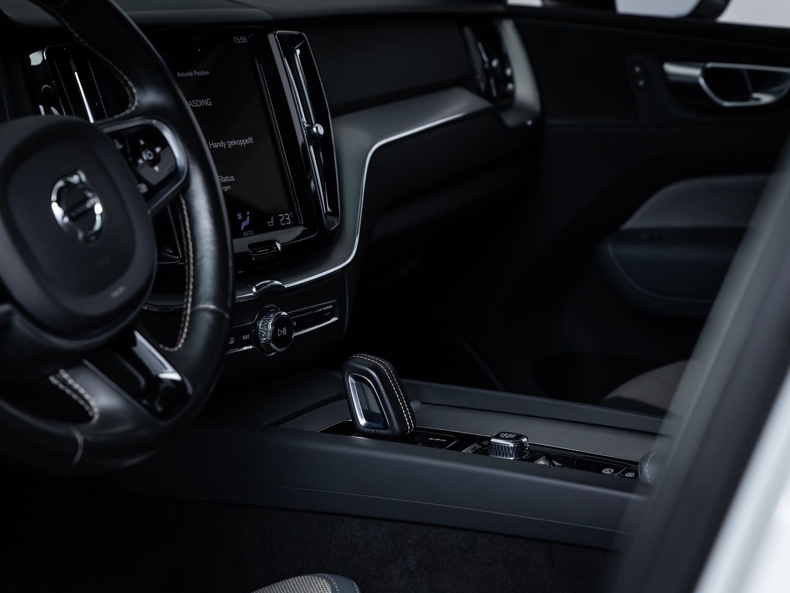 Volvo XC60 R Design Recharge *LED*STDHZ*AHK*360°