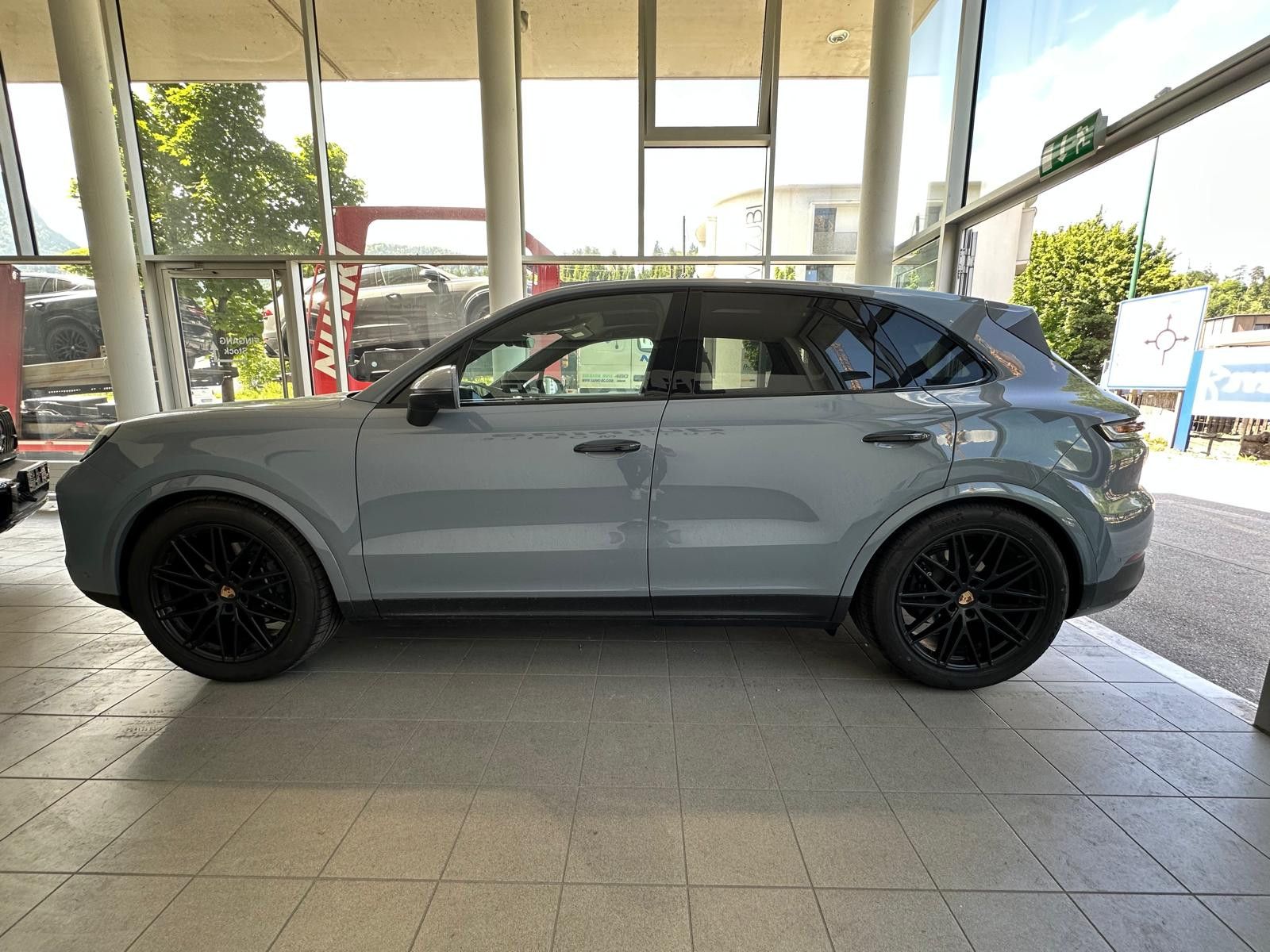 Porsche Cayenne Facelift -19%/gr-rot/Pan/Mtx/ACC/14W/21