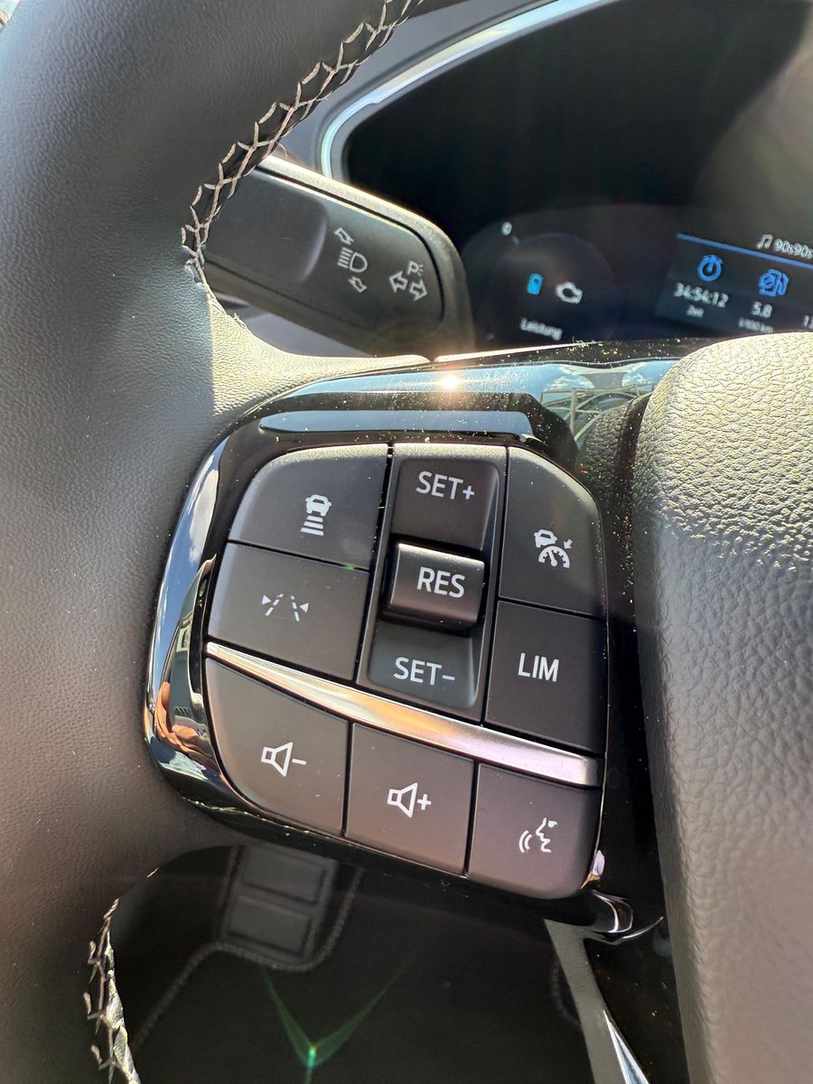 Ford Kuga Plug-In Hybrid Active X - Samsaru's Car Outlet