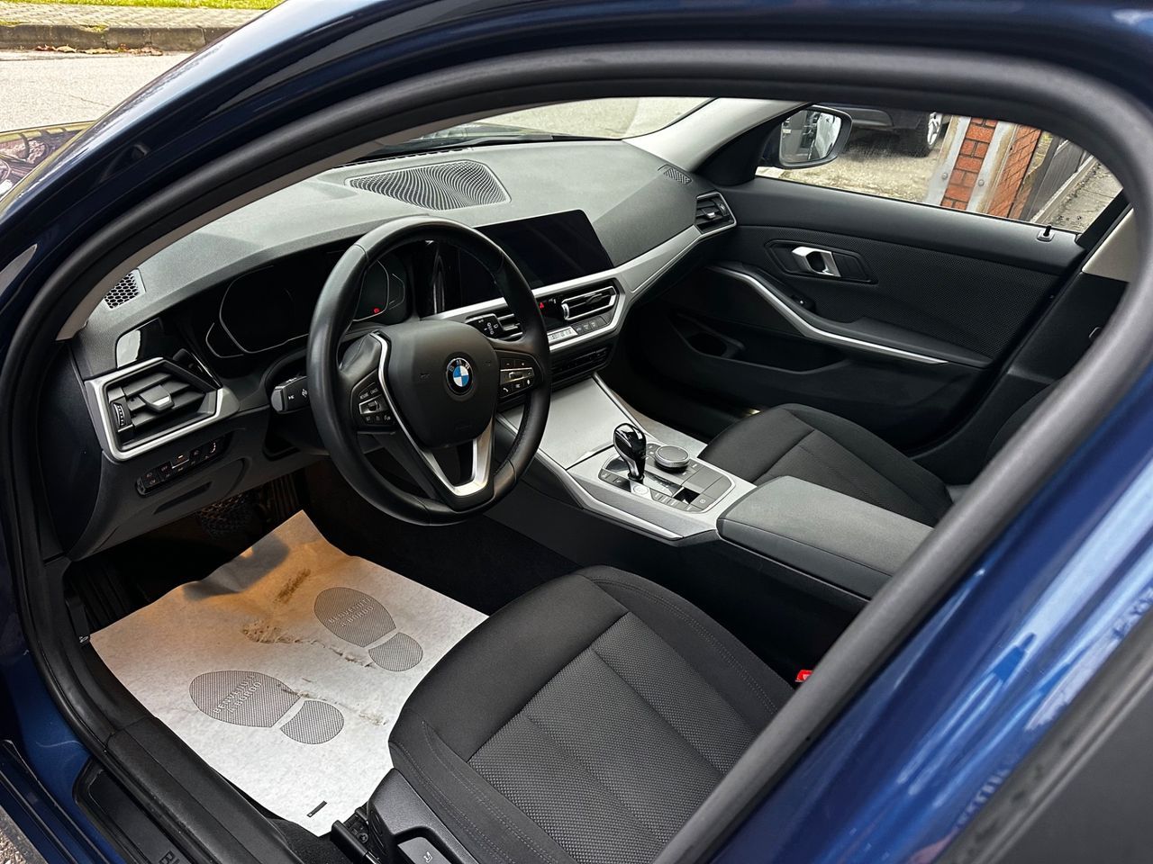 BMW 320 320d xDrive Touring Luxury - Samsaru's Car Outlet