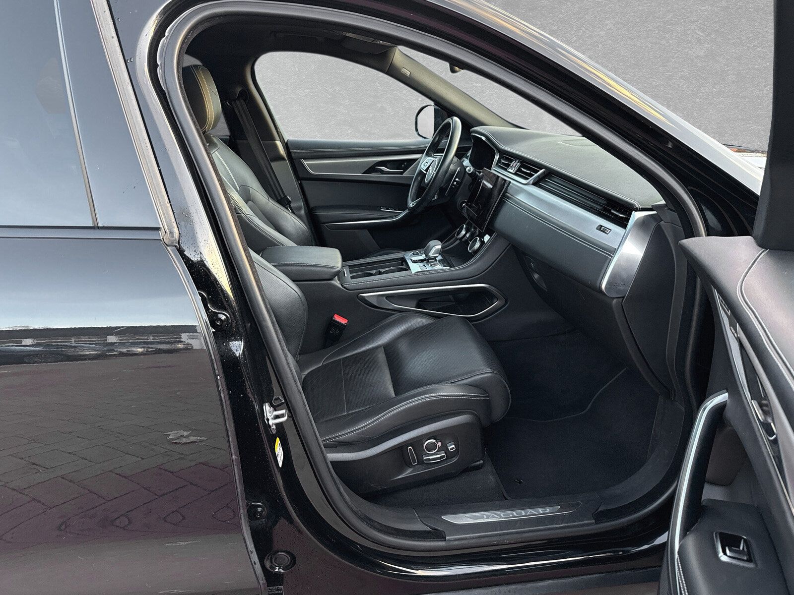 Jaguar F-PACE D300 R-Dyn. SE 22"ACC Pano BlackP.WinterP