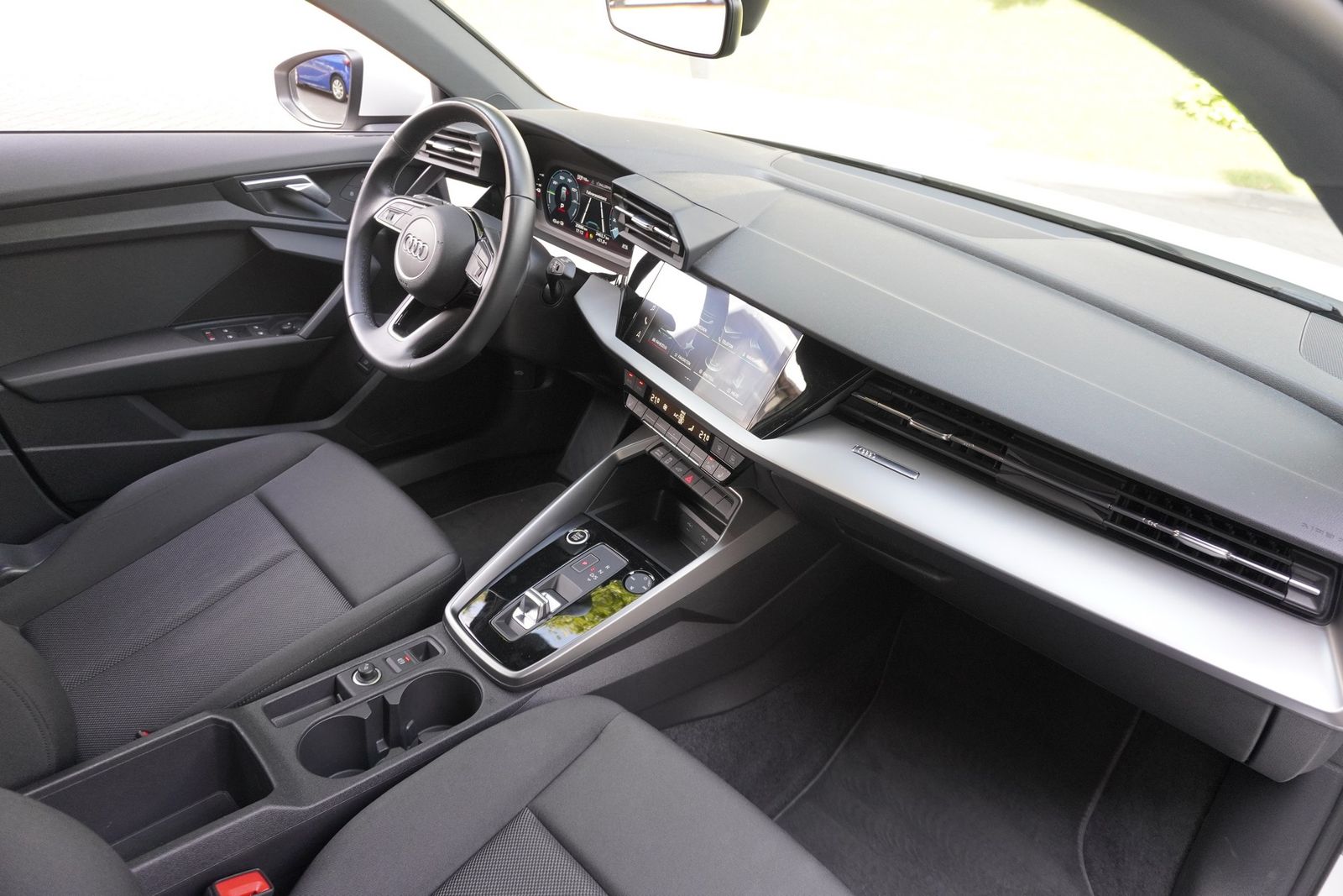 Audi A3 Sportback 40 TFSIe S line Sitzheizung LED DAB