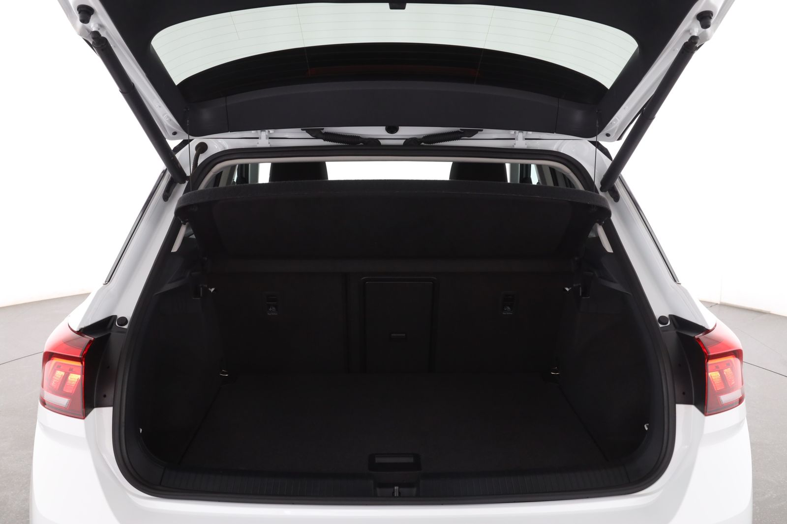 Volkswagen T-Roc 1.0 TSI Style - Samsaru's Car Outlet