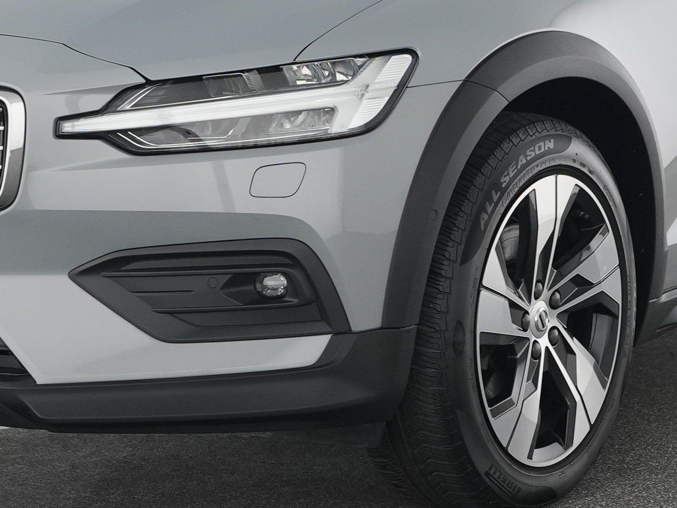 Volvo V60 CC B4 AWD Plus SONDERFINANZIERUNG 1,99%*