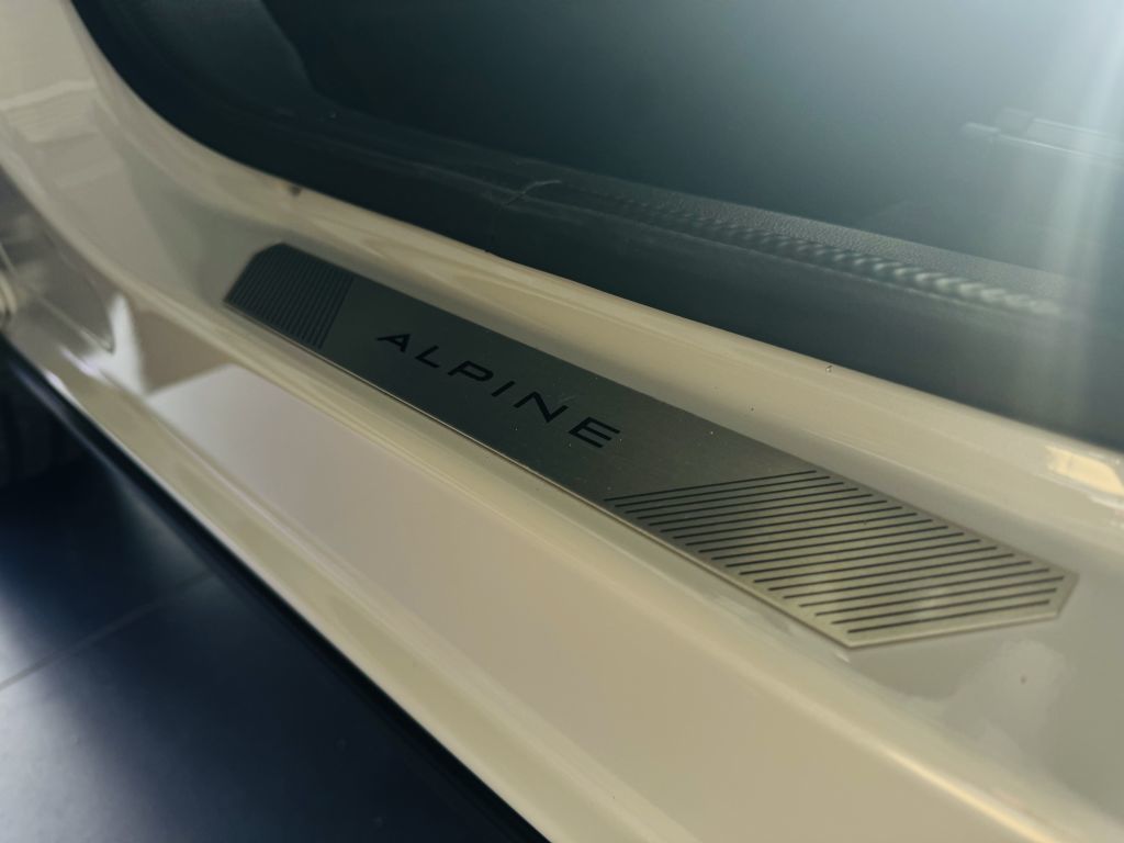 Renault Arkana ESPRIT ALPINE Full Hybrid - Samsaru's Car Outlet