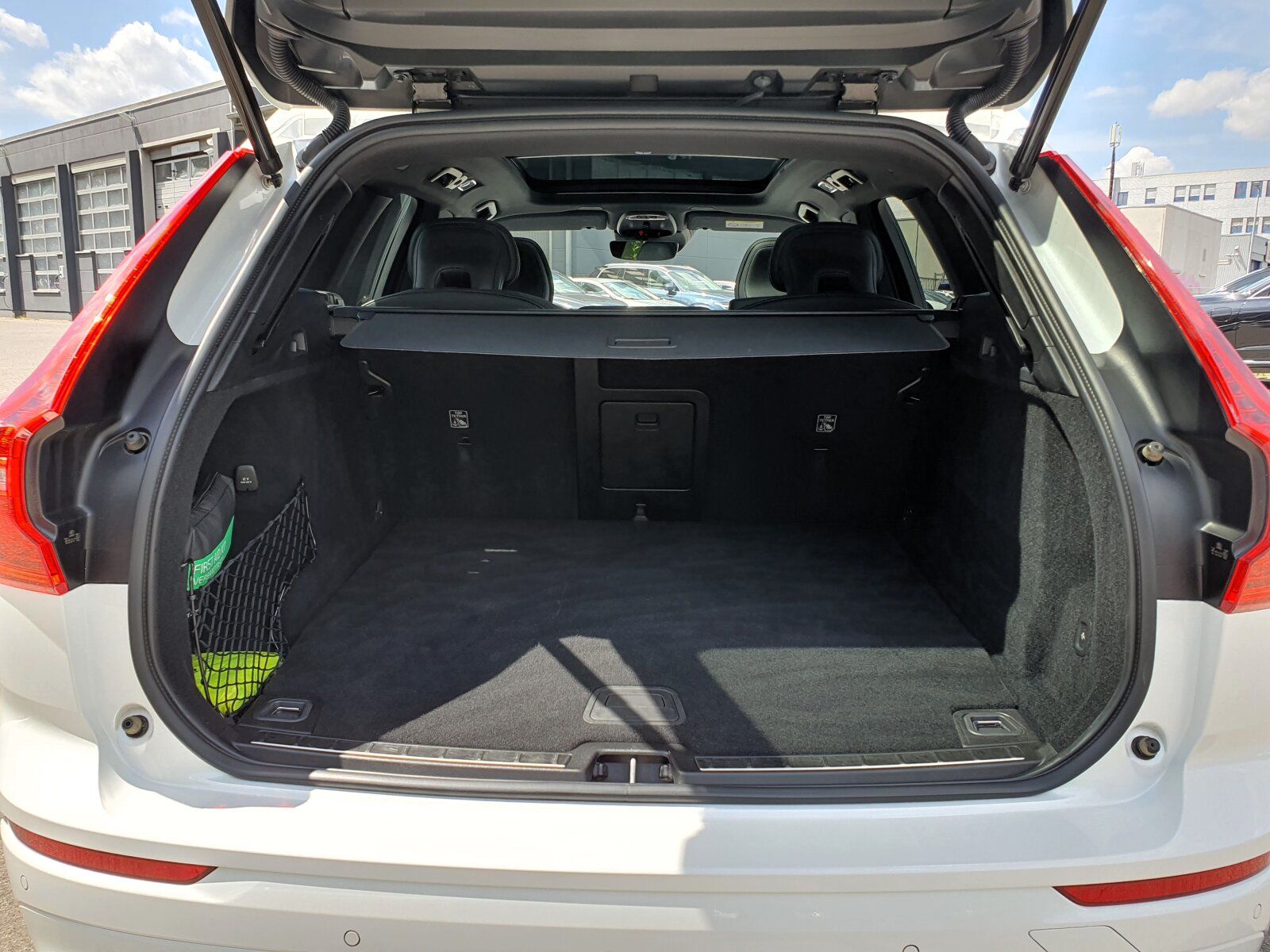 Volvo XC60 T6 Twin Engine AWD R Design - Samsaru's Car Outlet