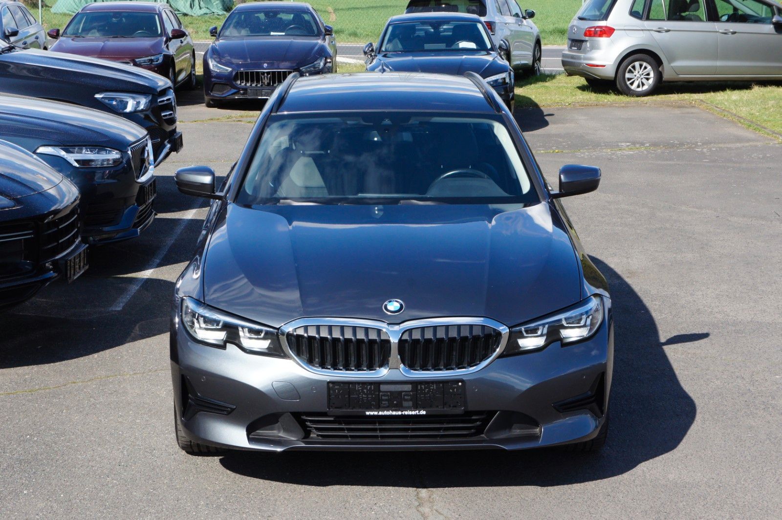 BMW 320d xDrive Advantage - Samsaru's Car Outlet