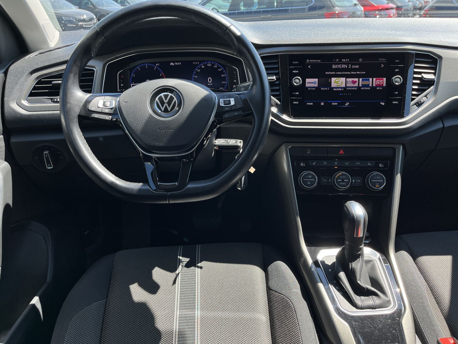 Volkswagen T-Roc 1.5 TSI DSG Style - Samsaru's Car Outlet
