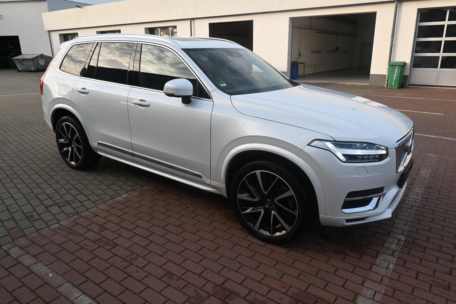 Volvo XC90 Inscription PHEV AWD - Samsaru's Car Outlet