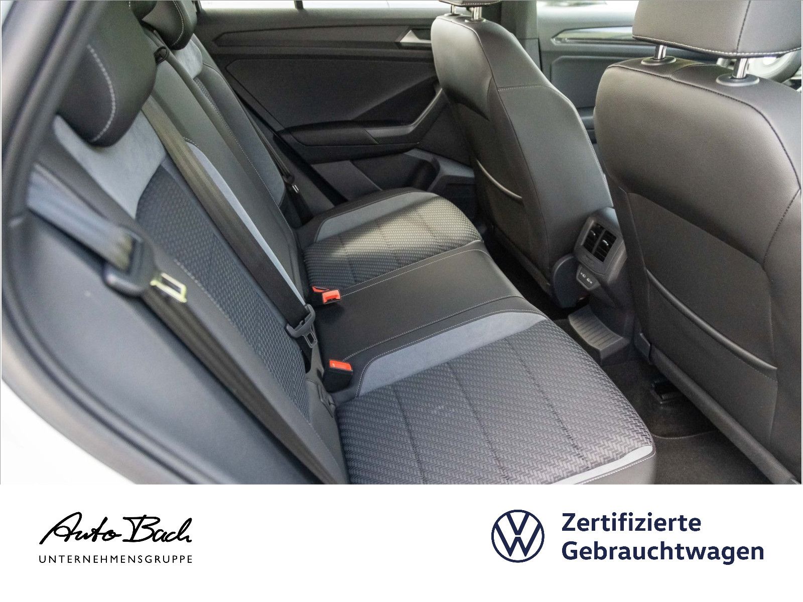 Volkswagen T-Roc 1.5 TSI Sport DSG - Samsaru's Car Outlet