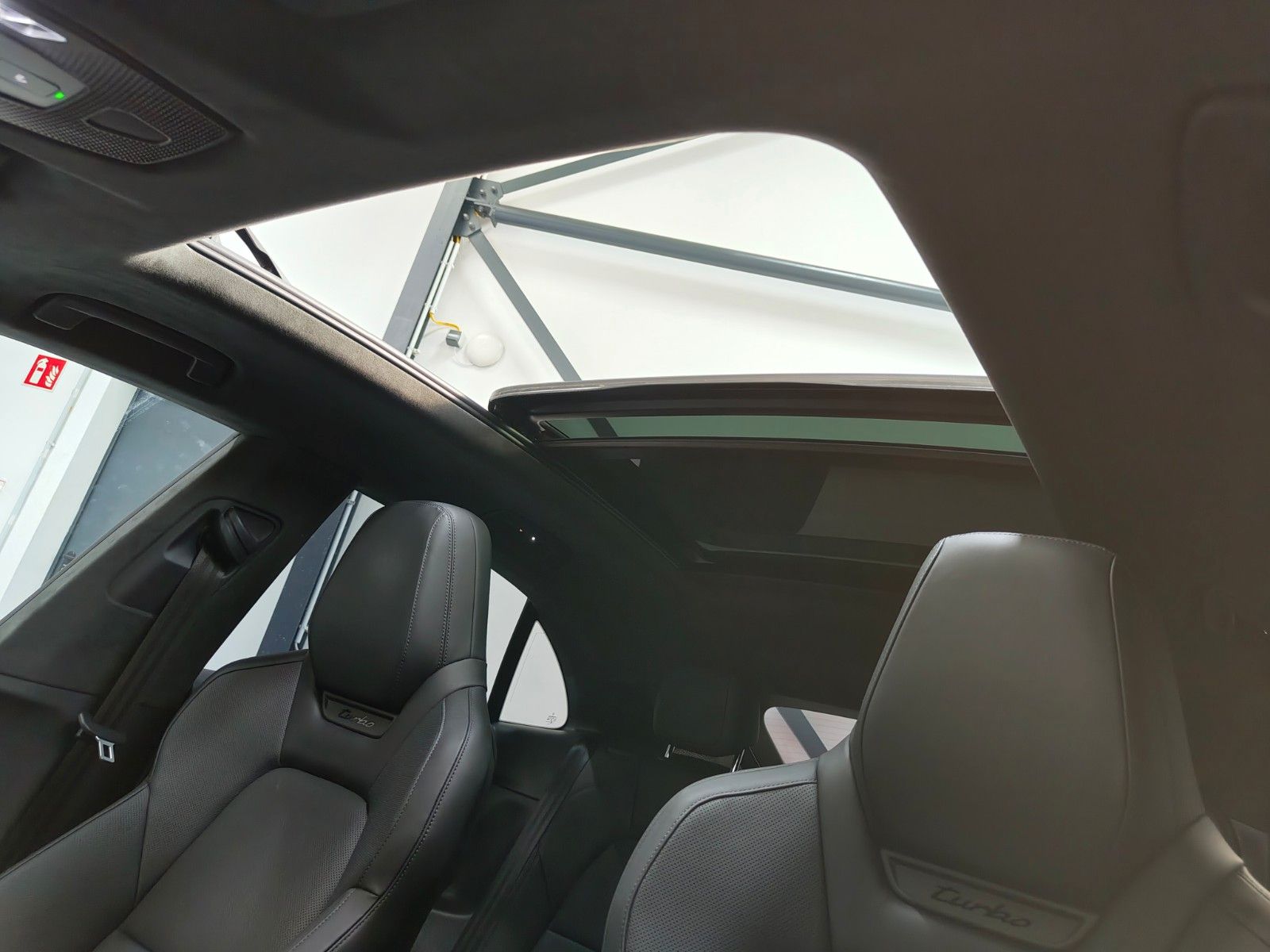 Porsche Macan Turbo Electric