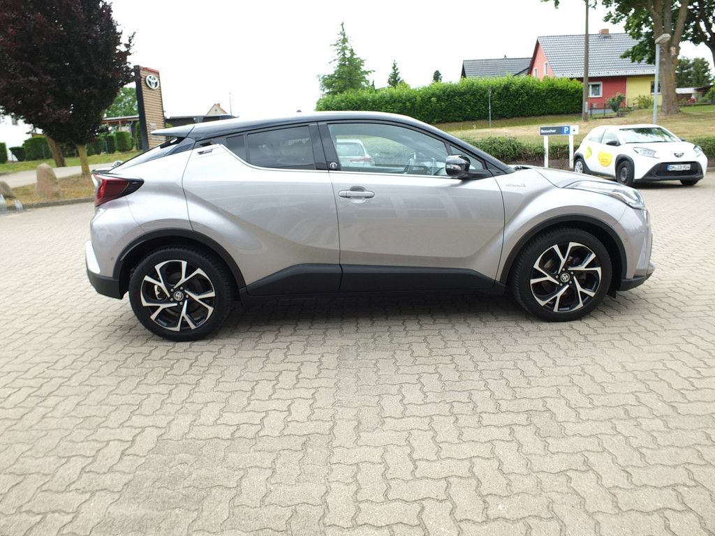 Toyota C-HR 2.0 Hybrid Team - Samsaru's Car Outlet