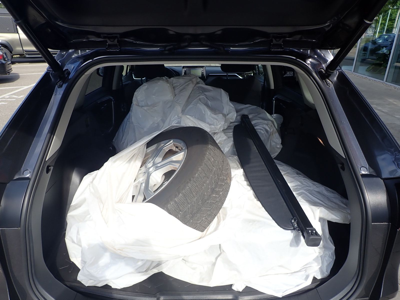 Toyota RAV 4 Hybrid 4x2 Team - Samsaru's Car Outlet