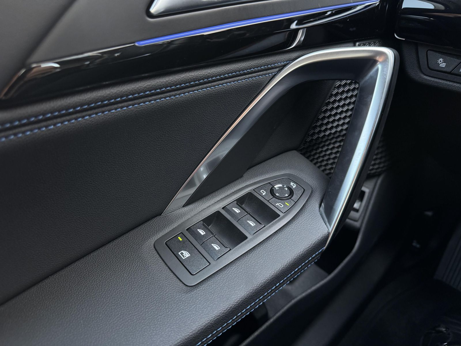 BMW X1 xDrive23i M Sport - Samsaru's Car Outlet