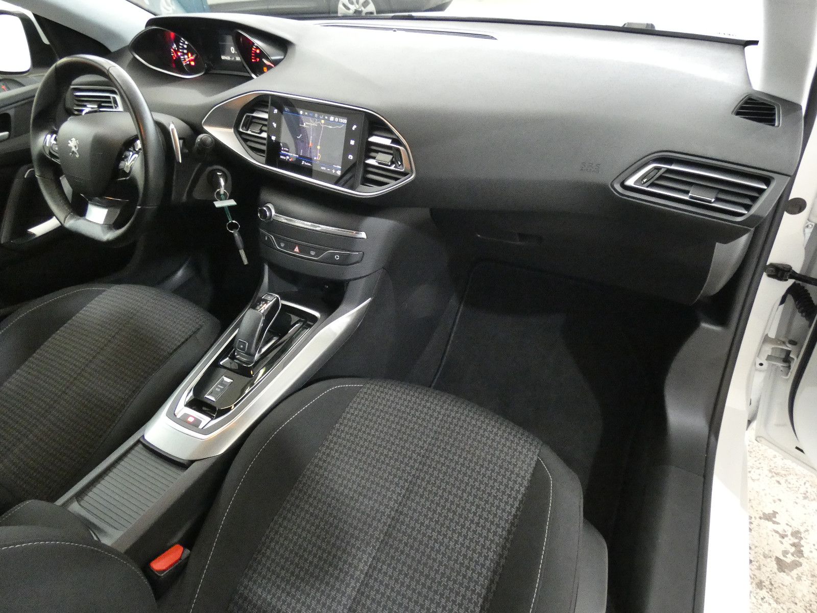 Peugeot 308 Active Pack - Samsaru's Car Outlet
