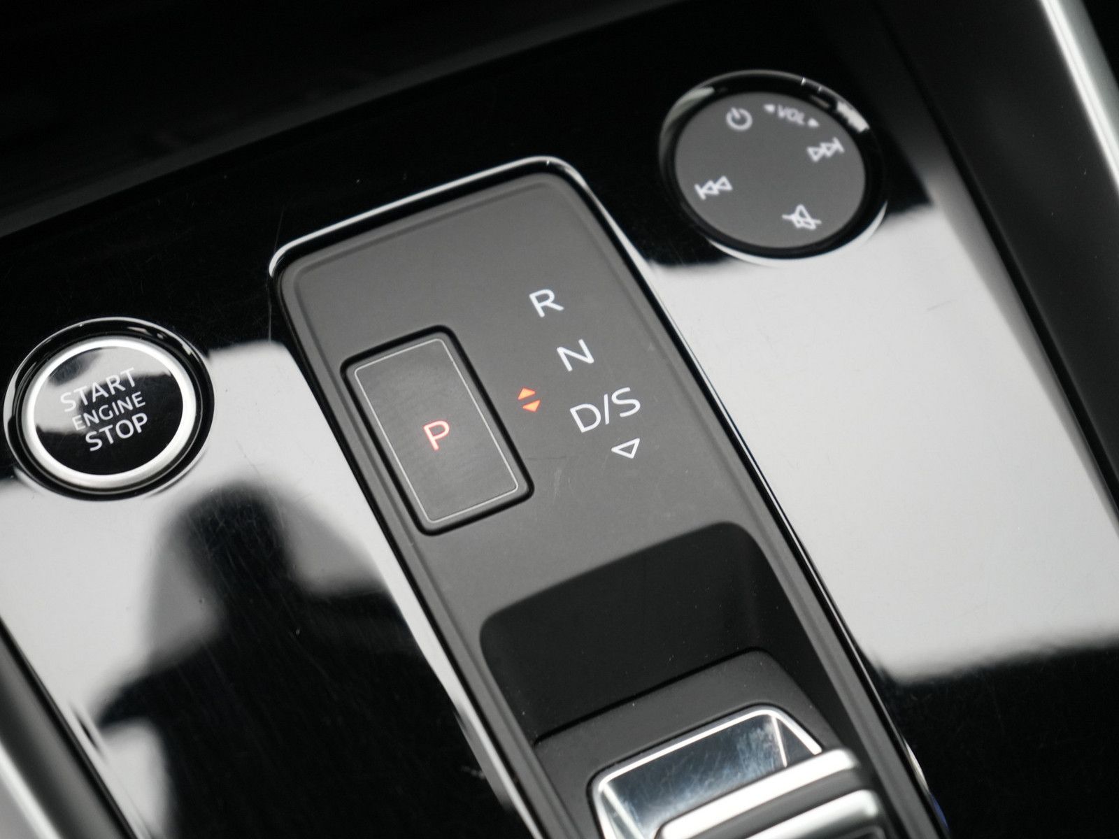 Audi A3 Sportback e advanced S-TRON AHK ACC NAVI VIRT