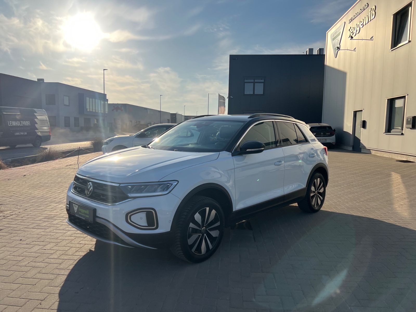 Volkswagen T-Roc 1.0 TSI Move - Samsaru's Car Outlet