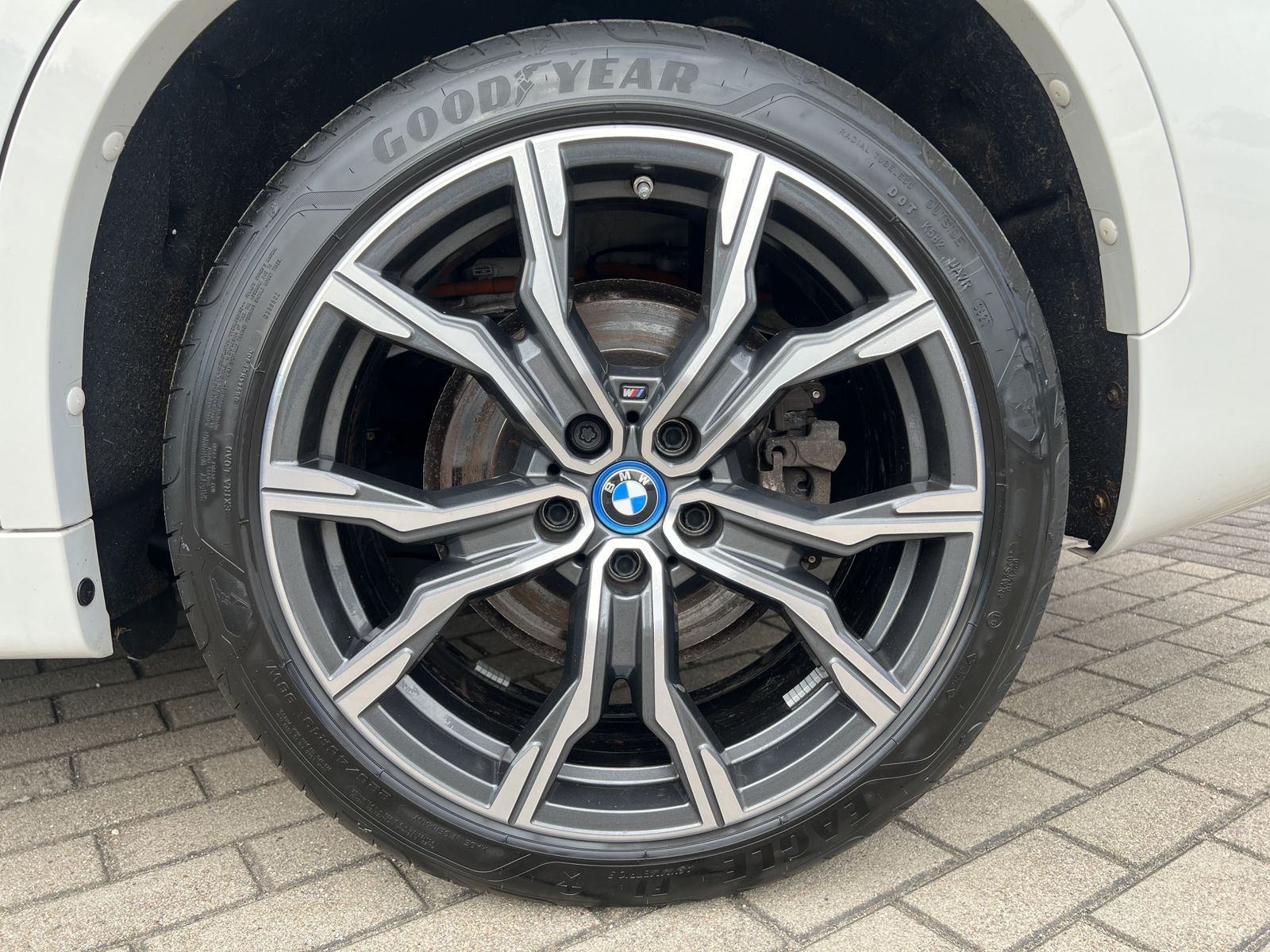 BMW X1 xDrive25e M Sportpaket - Samsaru's Car Outlet