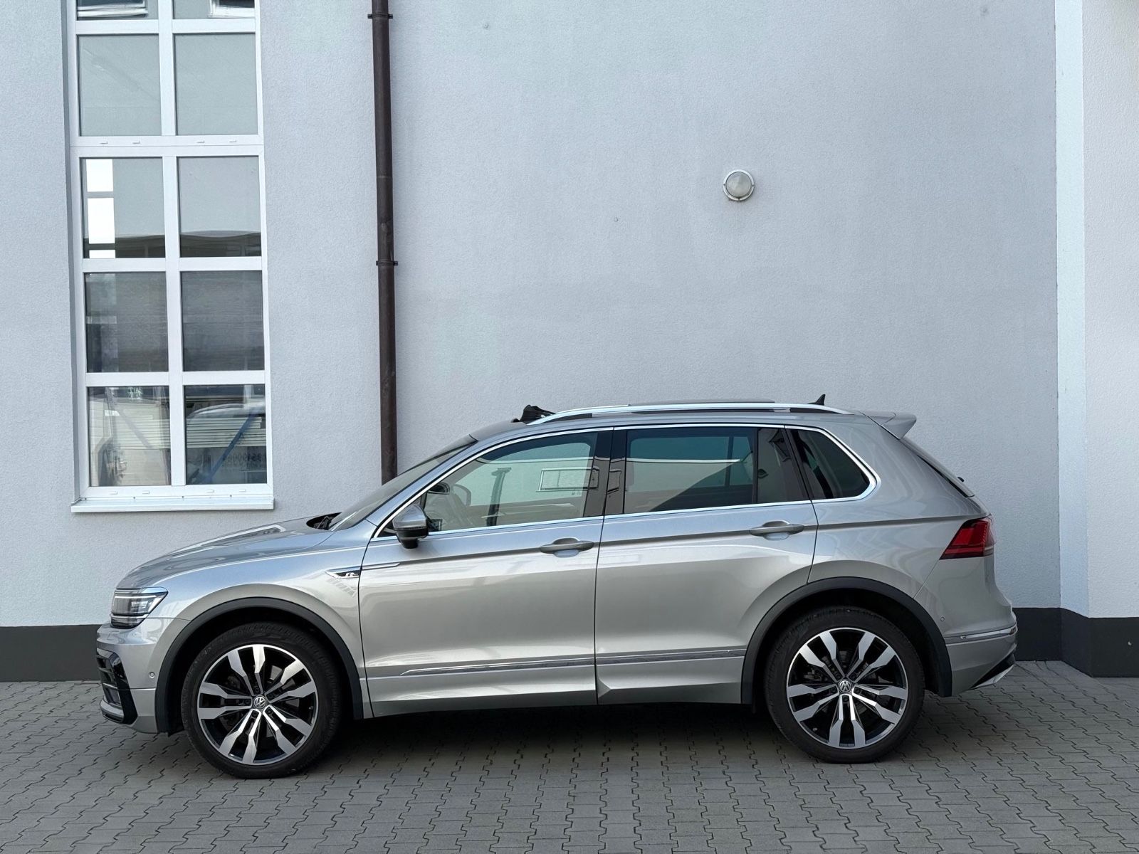 Volkswagen Tiguan Highline 4Motion - Samsaru's Car Outlet