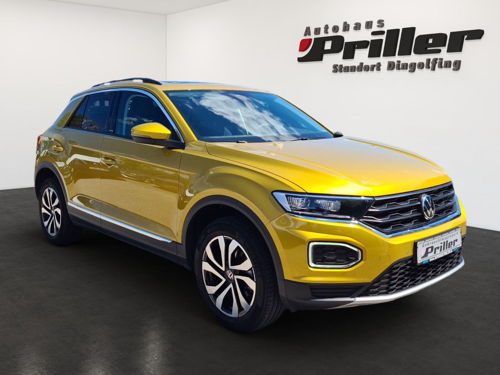 Volkswagen T-Roc 1.5 TSI Active - Samsaru's Car Outlet