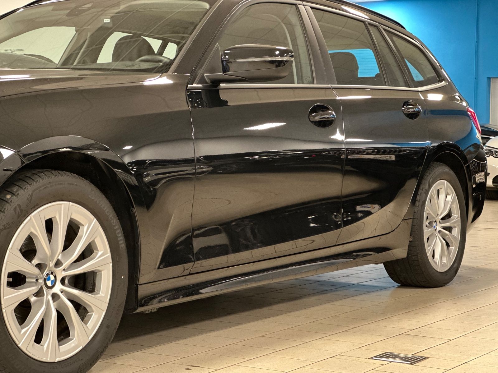 BMW 320d LivCP+ - Samsaru's Car Outlet