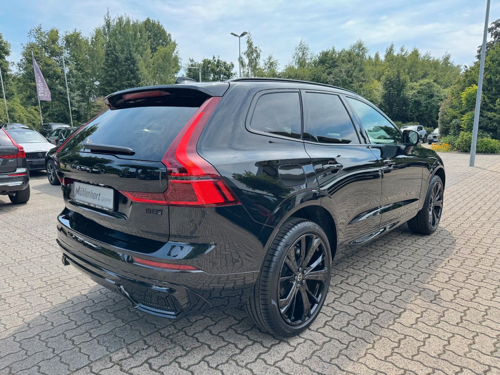 Volvo XC60 B5 B AWD PLUS BLACK EDITION - AHK -