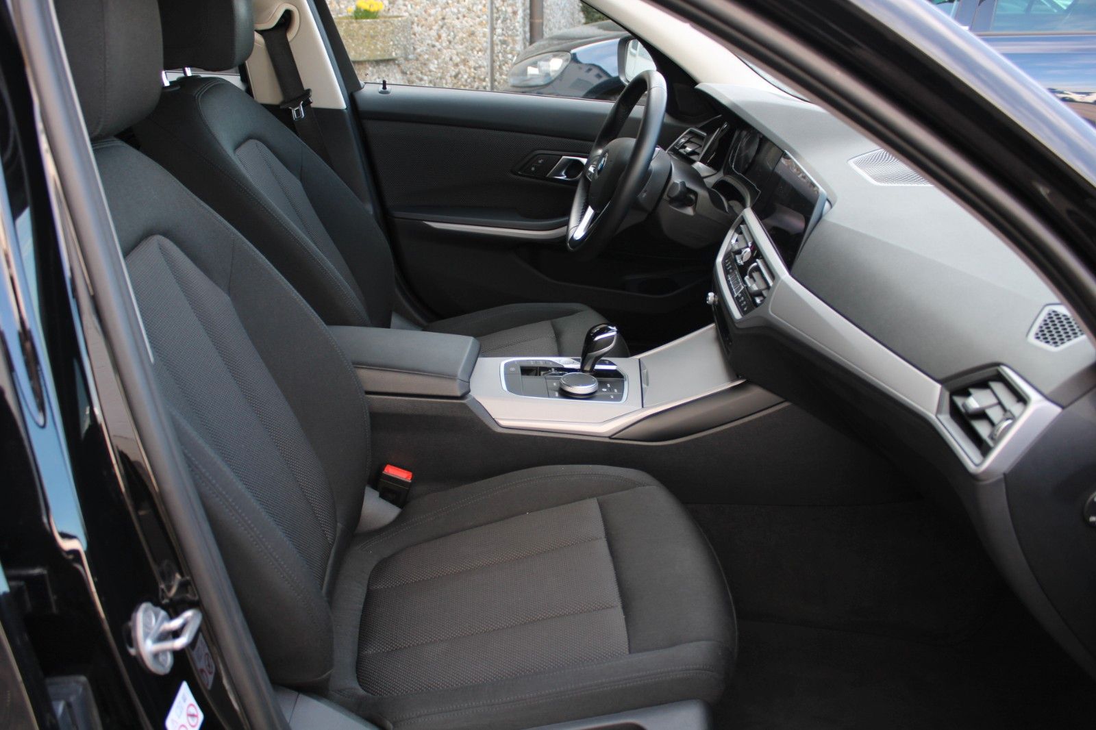 BMW 320i Lim. Advantage - Samsaru's Car Outlet
