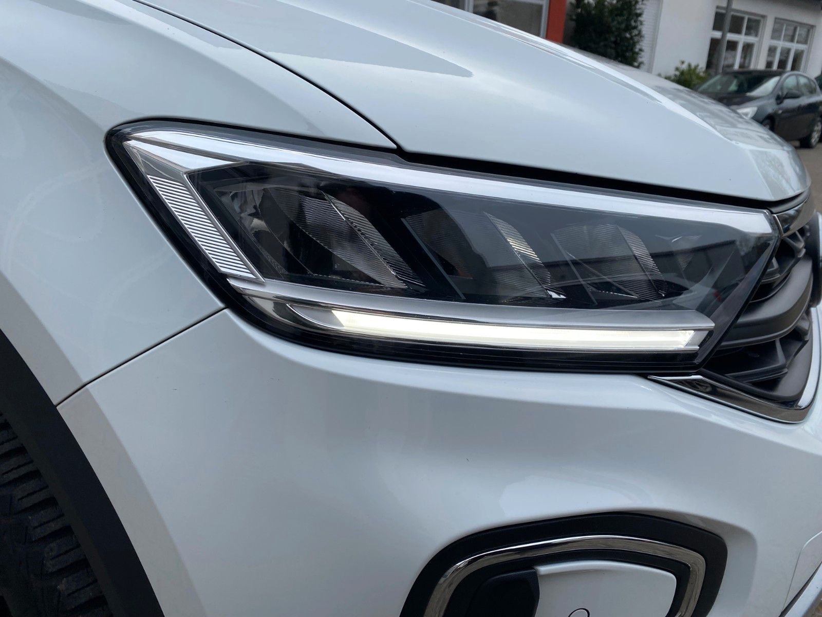 Volkswagen T-Roc Move - Samsaru's Car Outlet