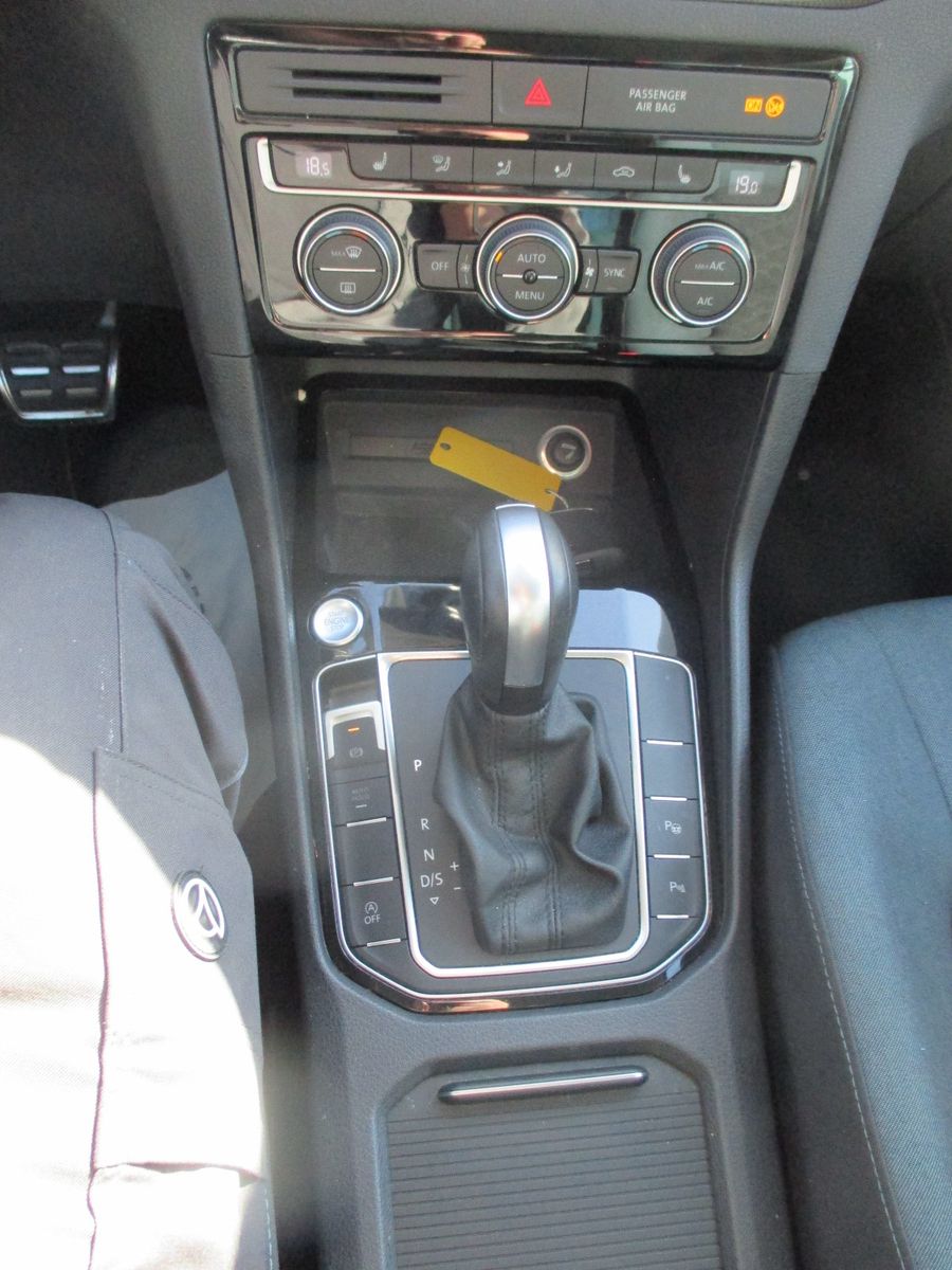 Volkswagen Golf Sportsvan 1.5 TSI DSG - Samsaru's Car Outlet