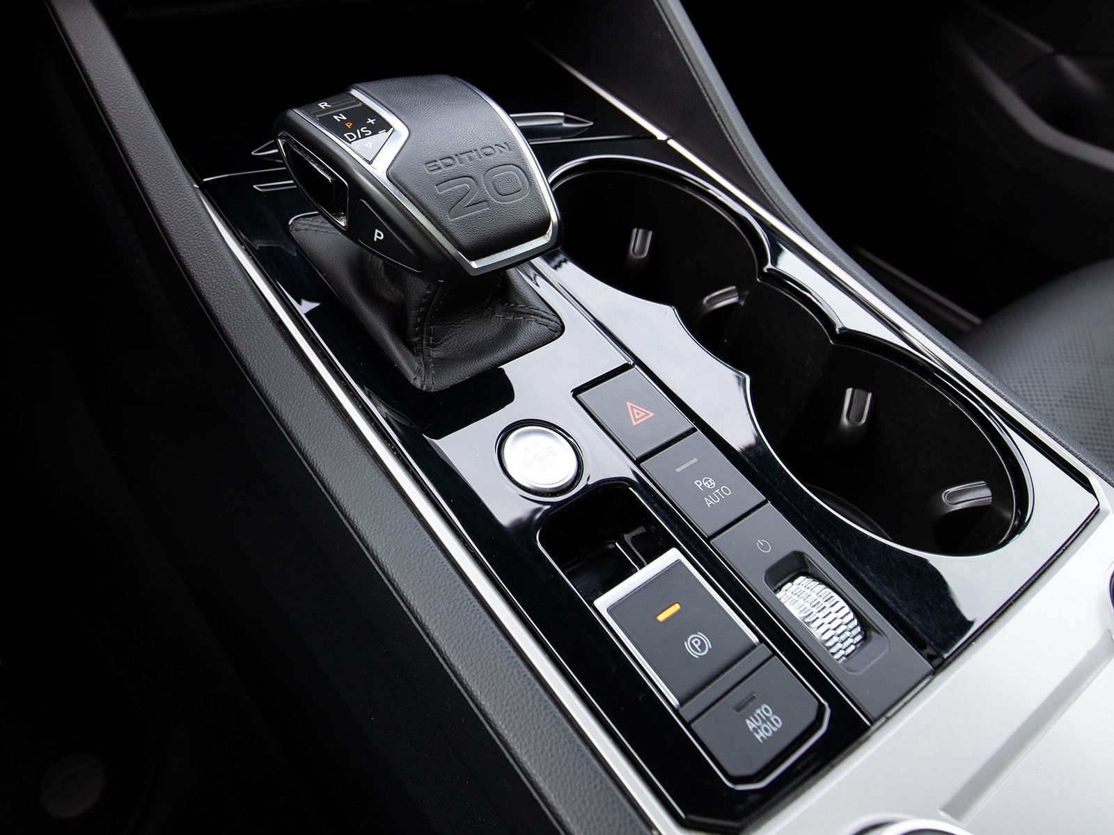 Volkswagen Touareg R-Line EDITION20 - Samsaru's Car Outlet