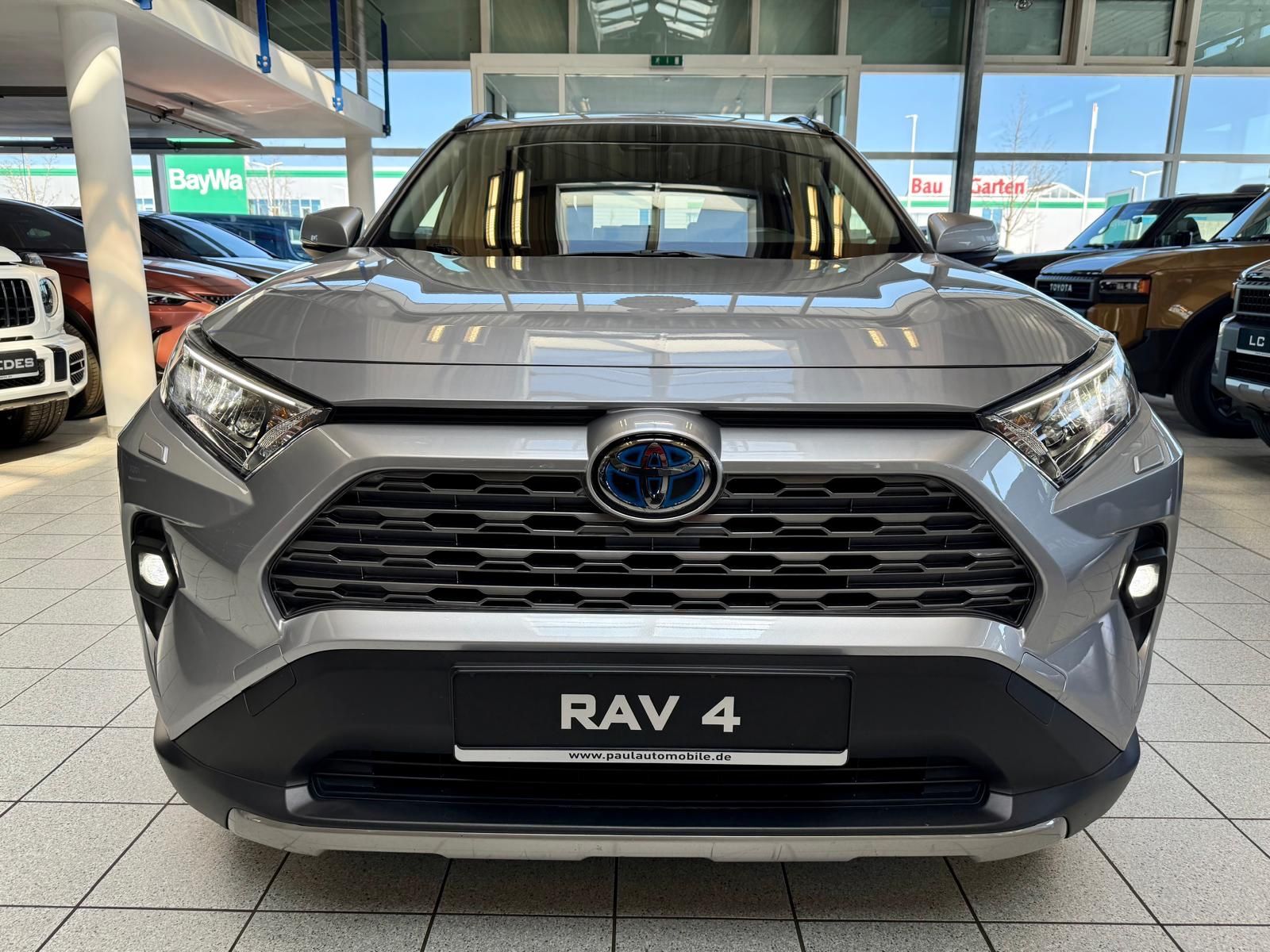 Toyota RAV 4 HYBRID 4x4 - Samsaru's Car Outlet