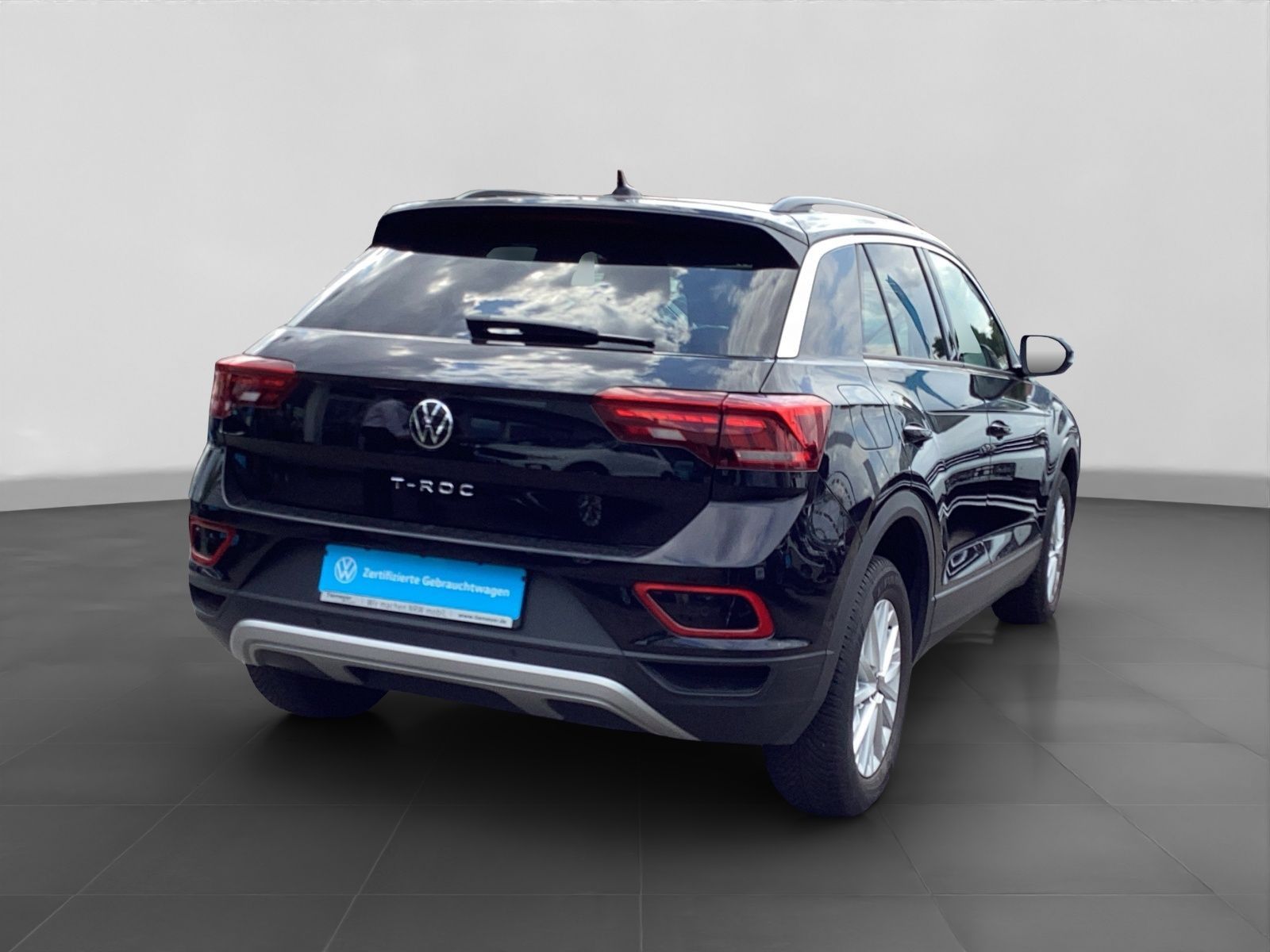 Volkswagen T-Roc 1.0 TSI LIFE - Samsaru's Car Outlet