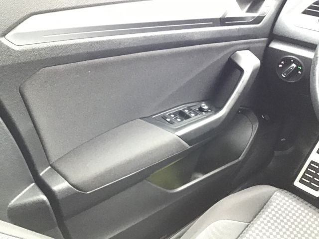 Volkswagen T-Roc Active DSG - Samsaru's Car Outlet