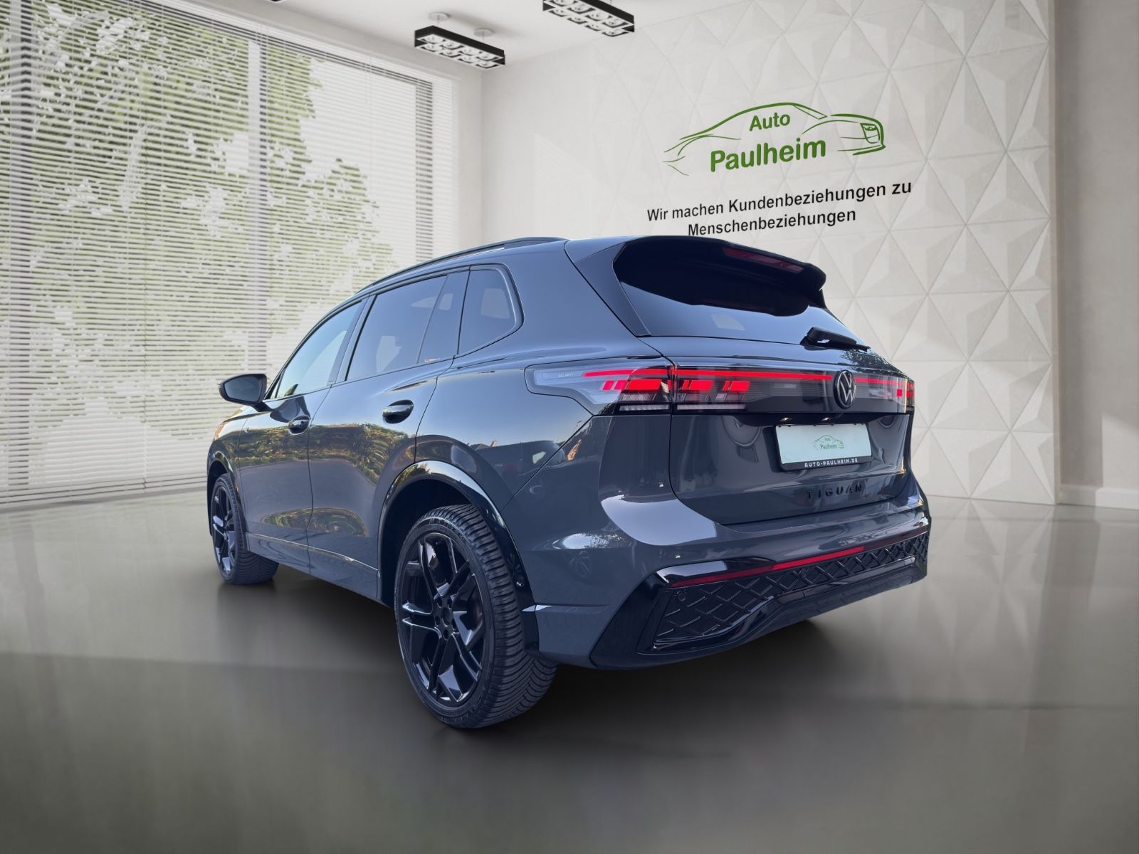 Volkswagen Tiguan 2.0 TSI DSG 4M R-Line»PANO»AHK»HuD»HK»20"