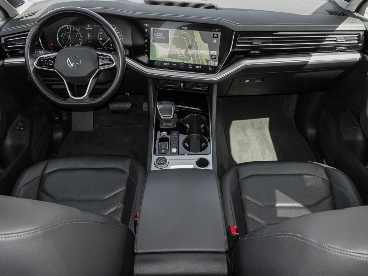 Volkswagen Touareg 3.0 eTSI eHybrid 4Motion - Samsaru's Car Outlet