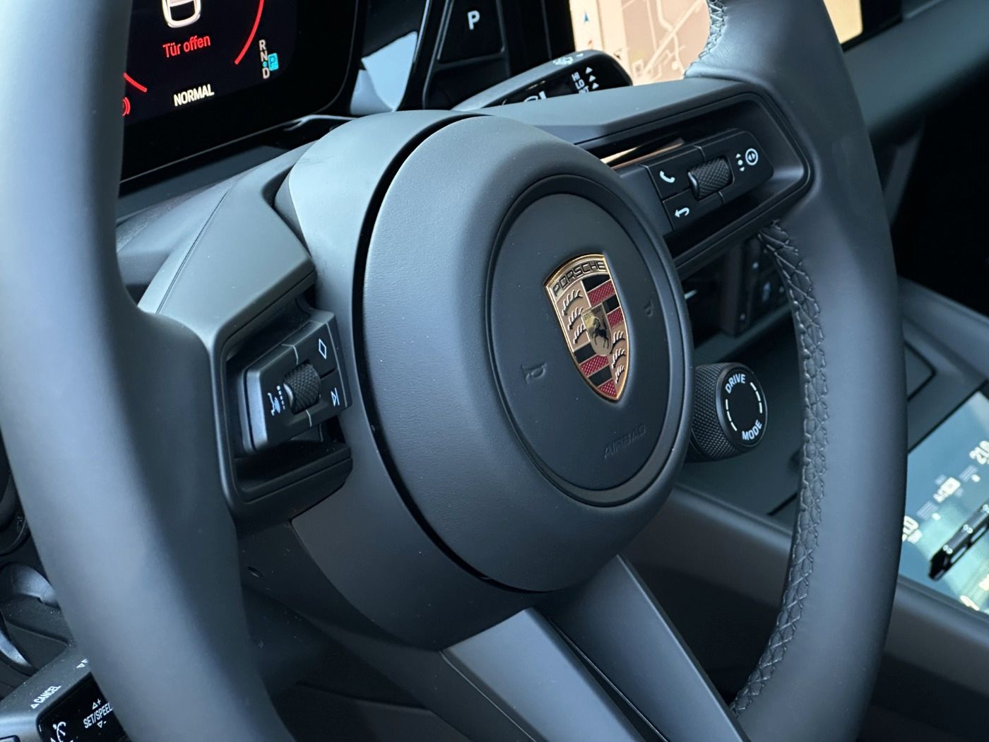 Porsche Macan - Samsaru's Car Outlet