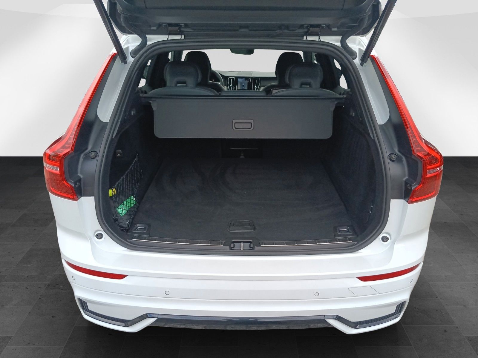 Volvo XC60 T6 Recharge R-Design AWD - Samsaru's Car Outlet
